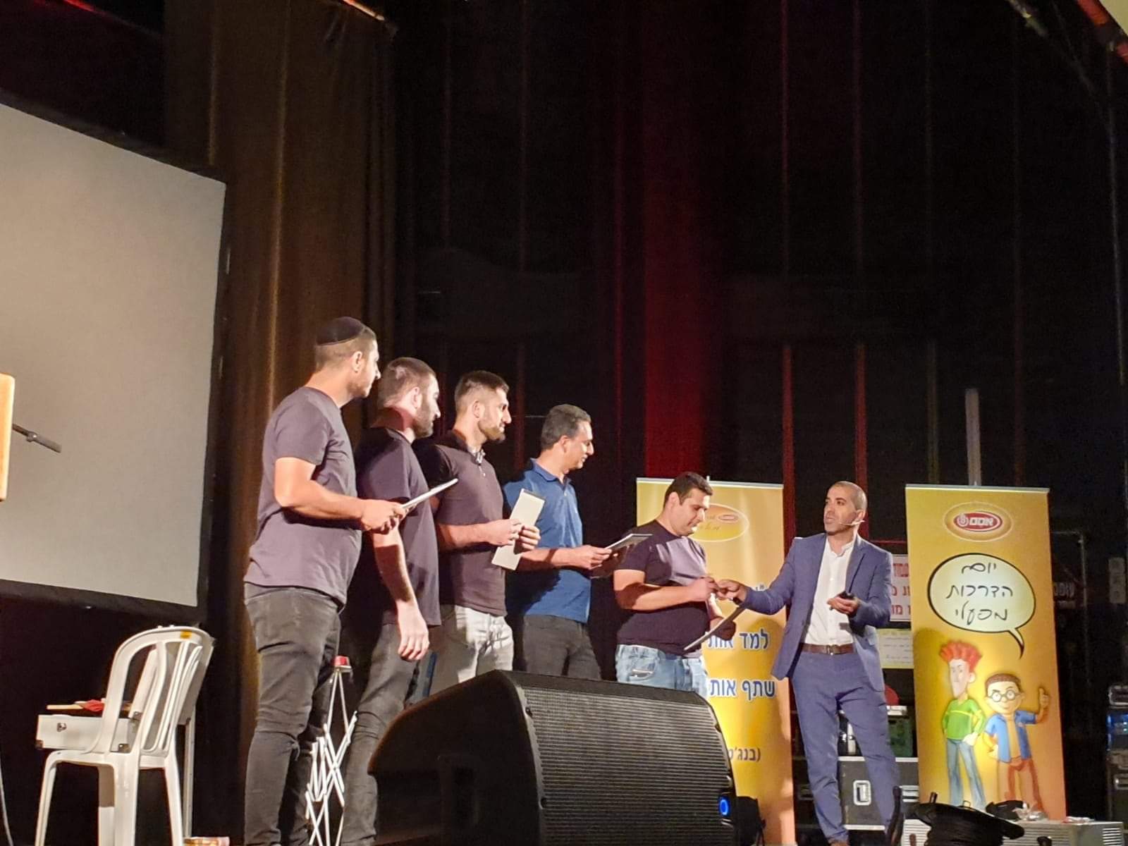קוסם לאירוע חברה: אמן חושים מטורף שכובש