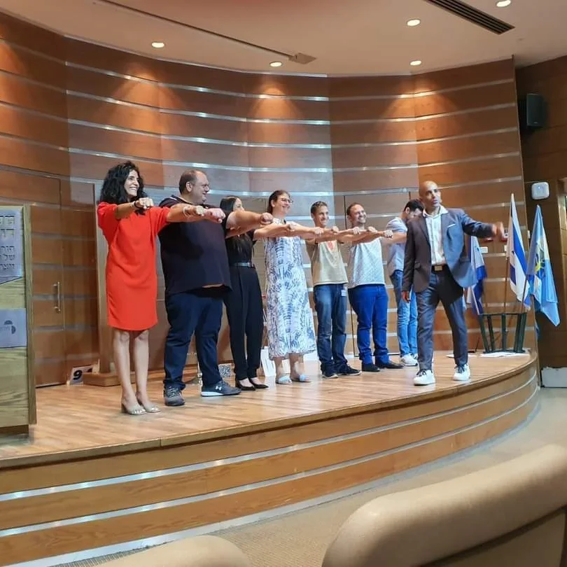 רעיון למסיבת חנוכה: אמן חושים מומלץ