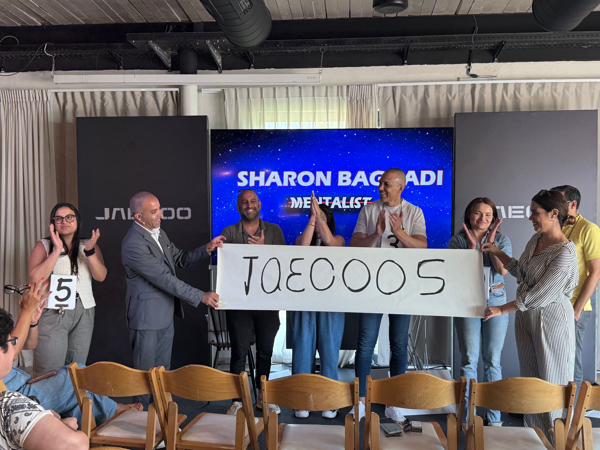 מופע מנטליזם קריאת מחשבות: אמן חושים מומלץ