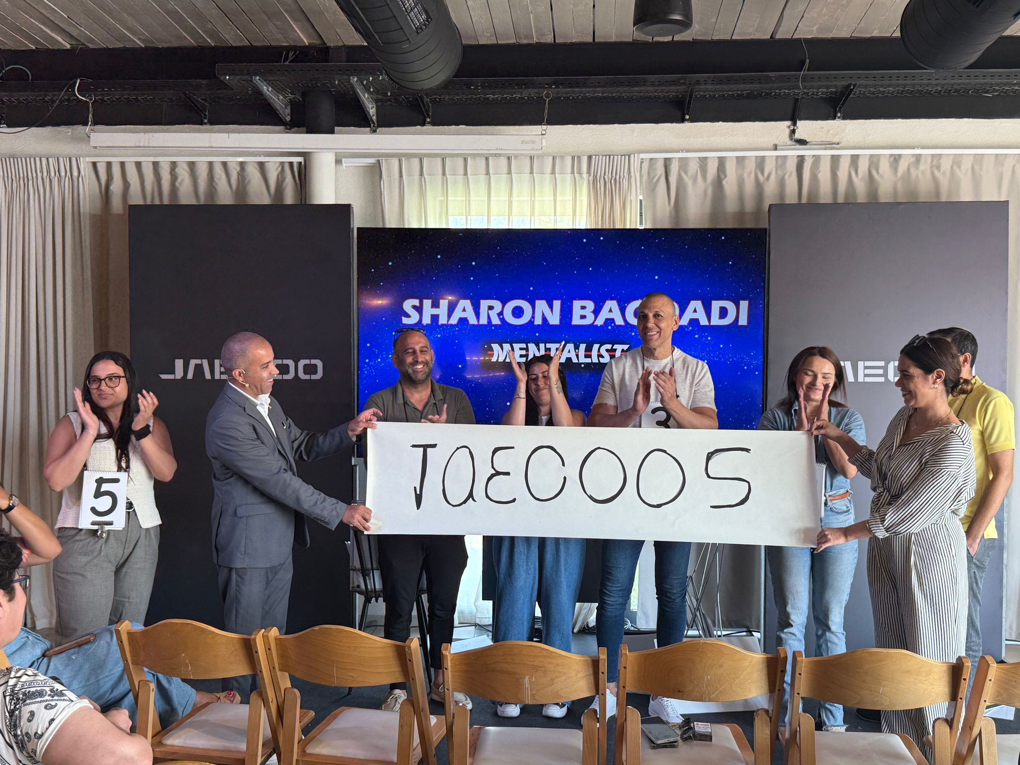 מנטליסט או קוסם לאירוע שלך - הבדל שמשנה הכל
